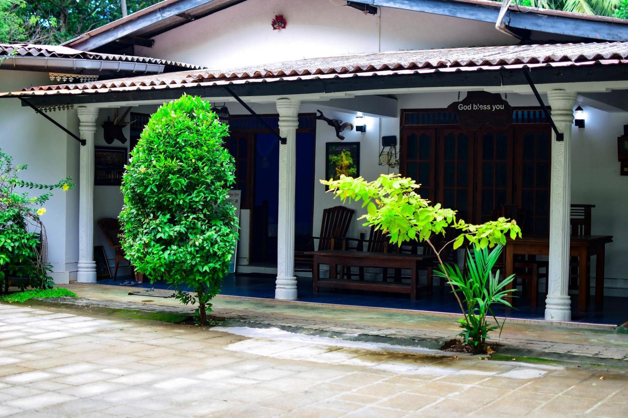 Tourist Holiday Inn Dambulla Exterior photo