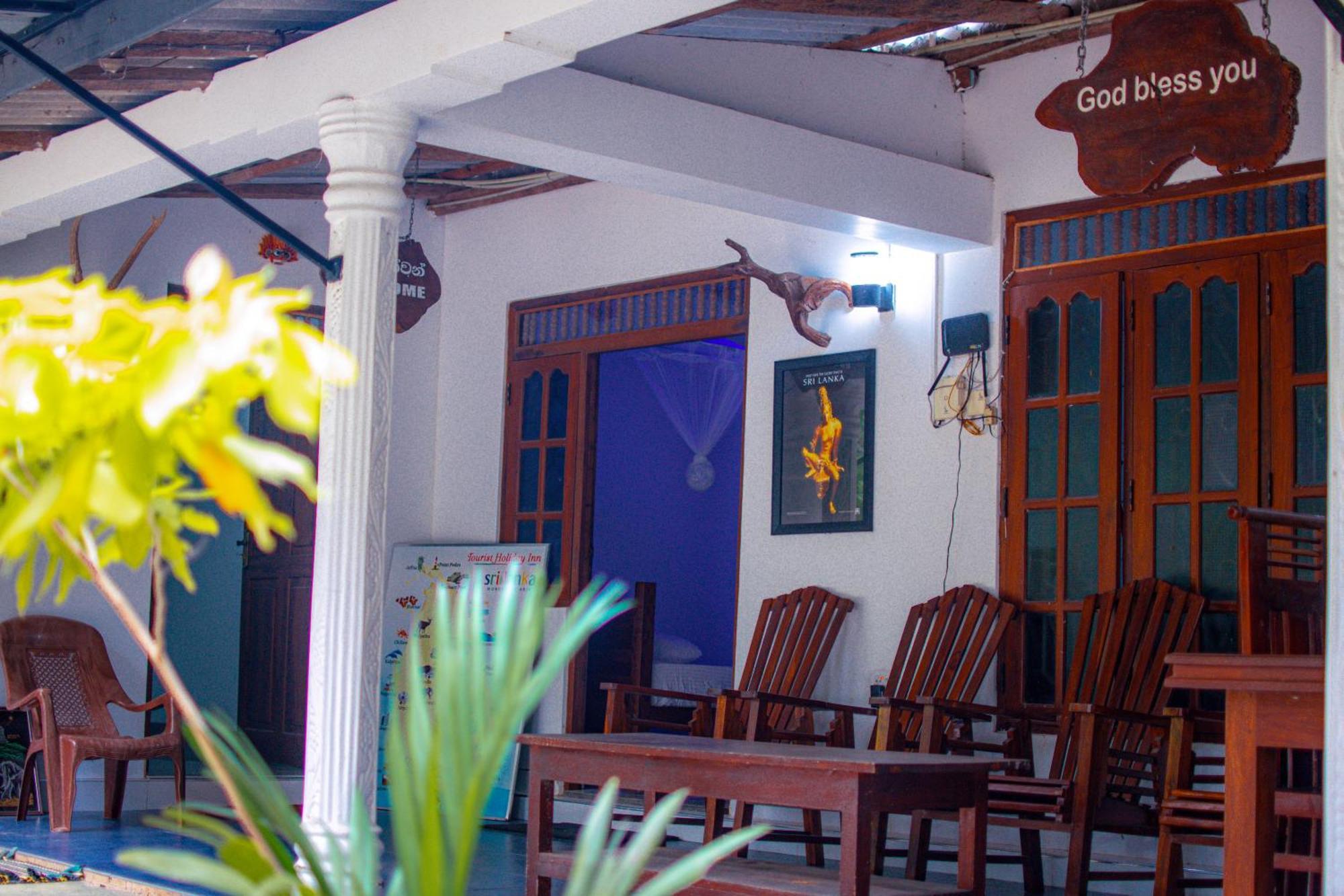 Tourist Holiday Inn Dambulla Exterior photo
